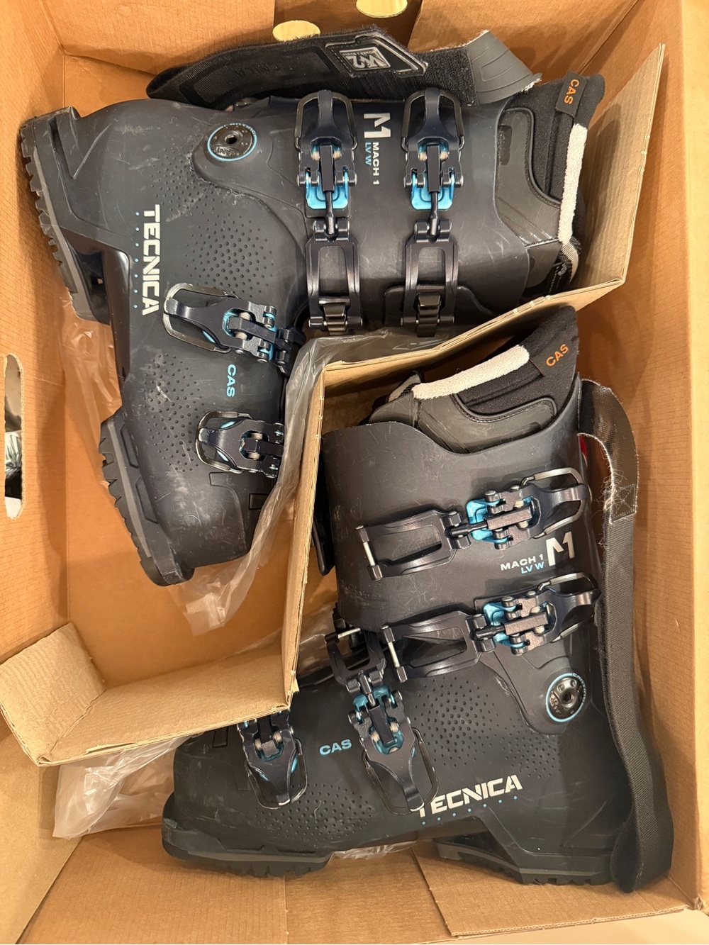 Tecnica Mach1 MV Ski Boots in Black with Teal Buckles